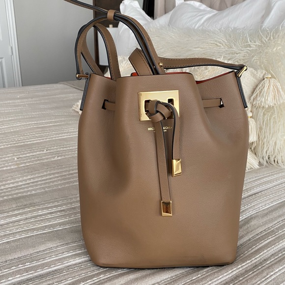 Michael Kors Miranda Bucket Bag - Picture 8 of 10